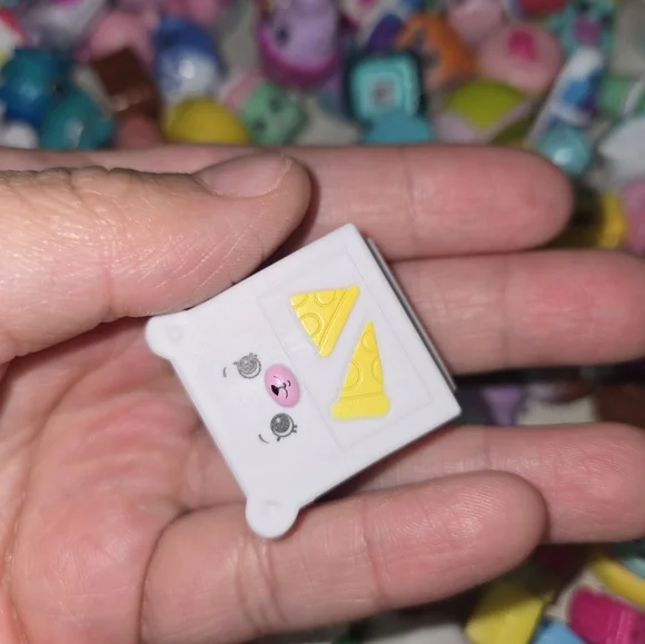 Shopkins Large Bundle 355 Pieces!!! - Picture 15 of 16